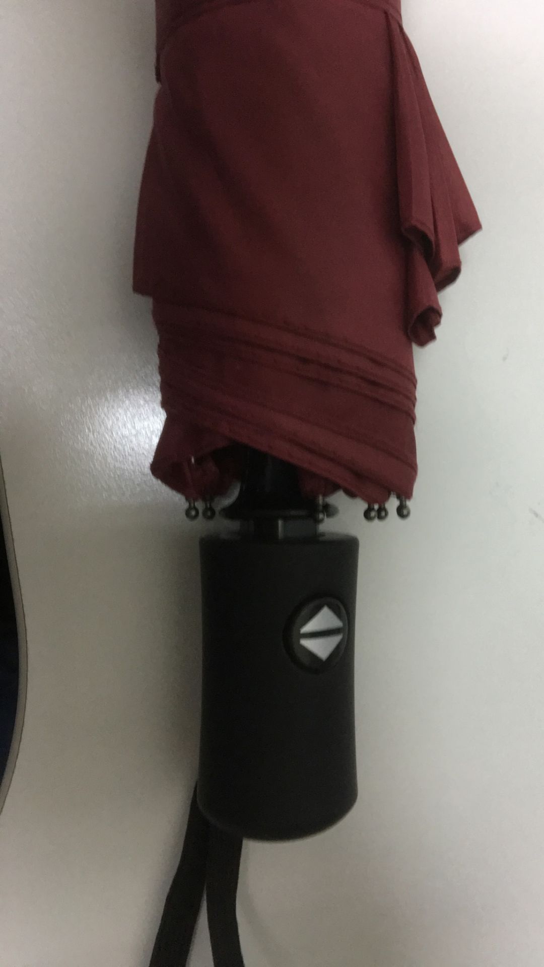 Mình từng mất cây có nút bấm như hình, thấy giống nên quyết định mua 2 cây. Nhưng nhận hàng lại khác hình quảng cáo. Nút bấm cây bị mất của mình dùng tốt hơn.