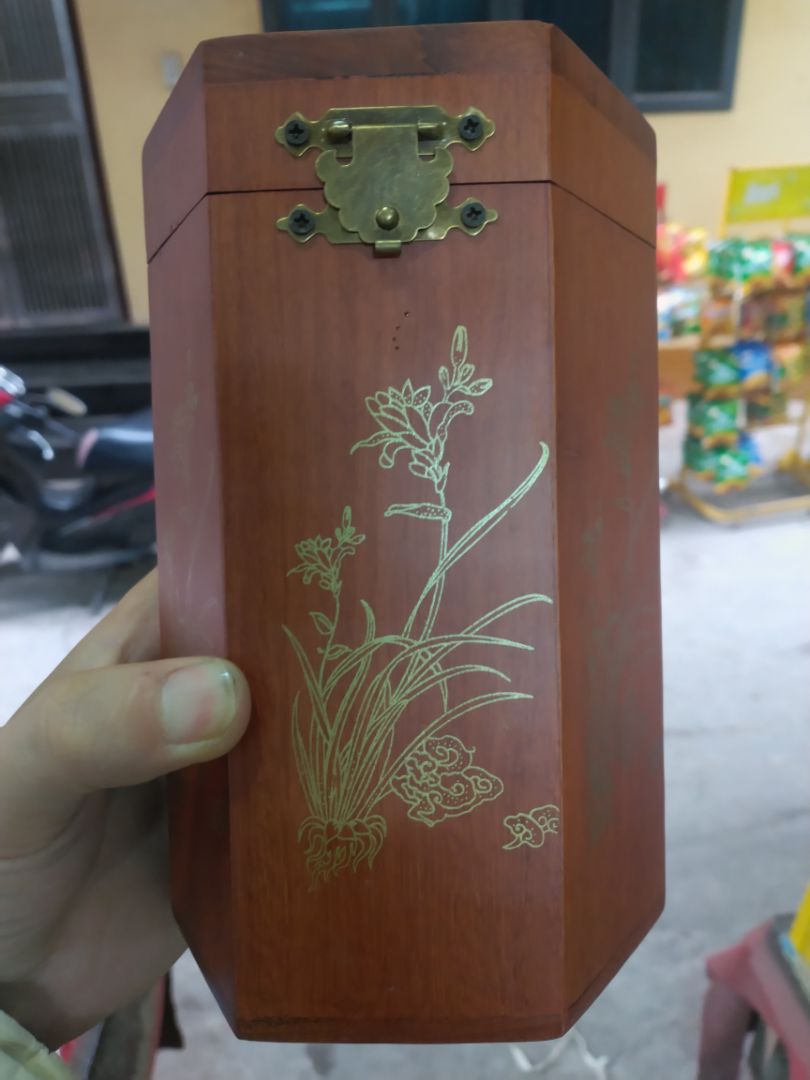 hộp trà đẹp chắc chắn.