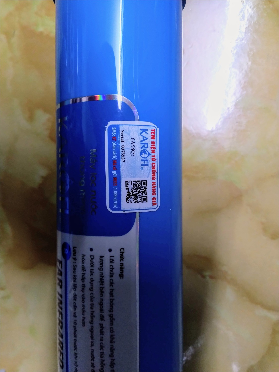 Vỏ hộp bóp méo, bẩn, gỉ sét ở nắp. Lõi bên trong cào tem và nhắn tin không xác thực được.