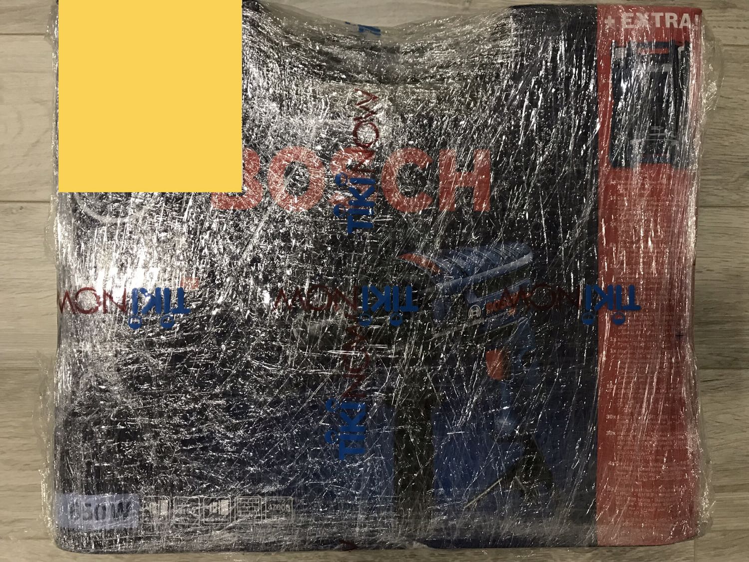 1) Tikinow: giao hàng nhanh, nhân viên thân thiện.
2) Tổng quan: đóng gói cẩn thận, chất lượng nhựa tốt, cảm quan sản phẩm tốt. Độ bền chưa đánh giá được do chưa dùng nhiều.
3) Máy khoan Bosch GSB 13RE: cầm đầm tay, không quá nặng. Máy chạy êm.
4) Bộ phụ kiện: đầy đủ, phù hợp nhu cầu cá nhân.
5) Giá tiền: mua lúc khuyến mãi (1550k), tương xứng với chất lượng.