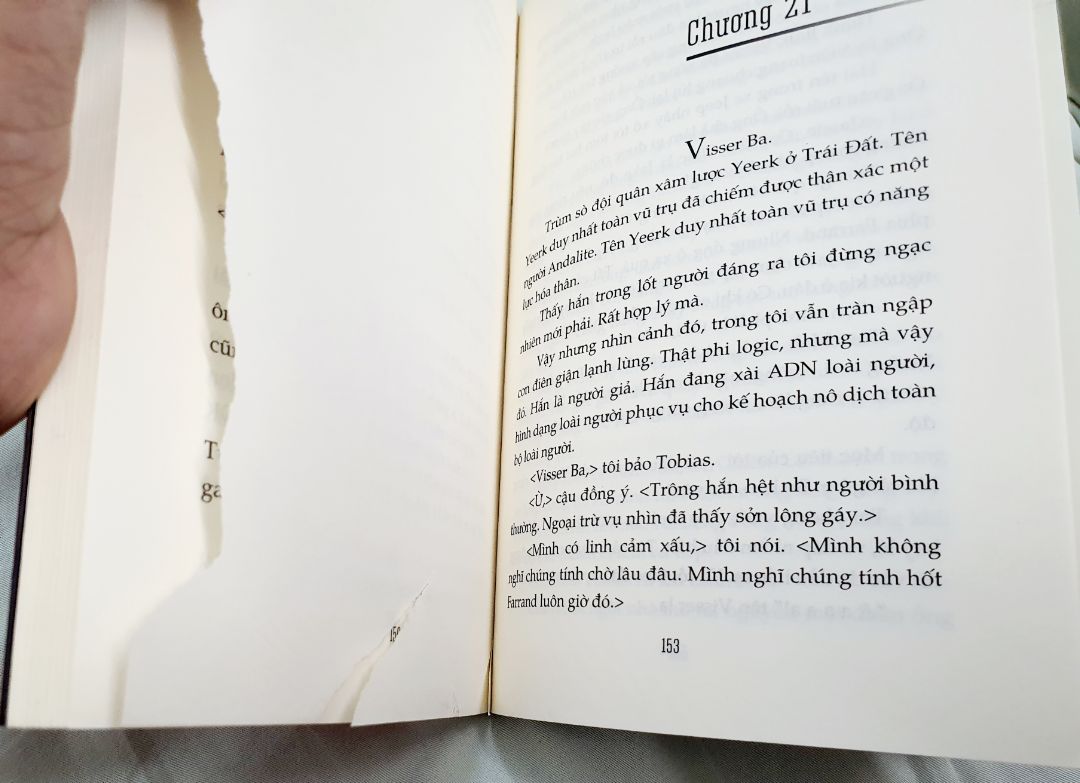mình mới mua nguyên bộ 13 cuốn Animorphs - Người hóa thú tại Tiki, hàng giao nhanh, mọi thứ ổn. Nhưng cuốn số 9 bị rách trang 151 như hình, tiki đổi cho mình cuốn khác được không?