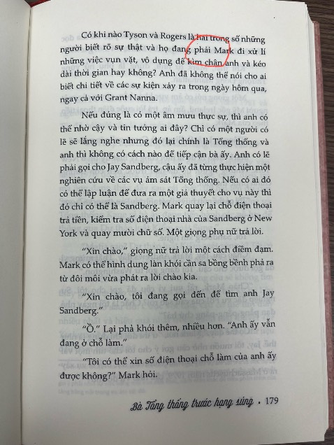 Đây là lần thứ 2 mình đọc sách của Bách Việt và cũng là lần thứ 2 sách in ấn sai chính tả. Quyển trước đó là Đứa con gái hoang đàng. Đây là 3 lỗi mình bắt gặp khi đọc đến gần 1/2 quyển sách.