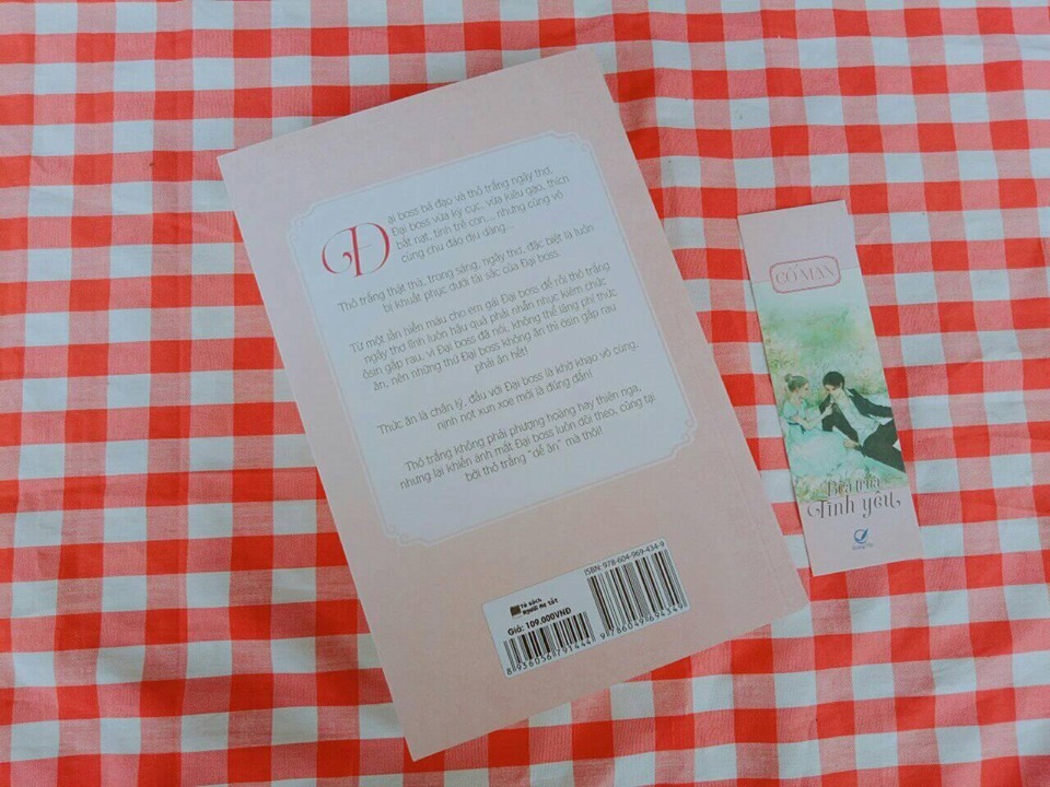 Có 1 vài trục trặc không nên có tại Tiki nhưng vì cô nhân viên nhiệt tình bảo mình đặt lại và hàng về chỉ trong 1 ngày và sách còn mới đầy đủ không bẩn không rách nên mình đánh 5 sao. Mong rằng Tiki sẽ không có lần lặp lại ấy nữa và mình sẽ luôn ủng hộ Tiki. Sách đẹp và mình chưa đọc nên chưa biết ạ