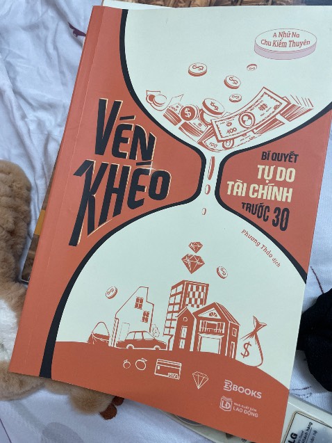 Sách hay. Vừa có kiến thức cơ bản, vừa kiến thức thuần đầu tư nhưng chắc lọc ngắn gọn không lang mang. Mọi người nên mua