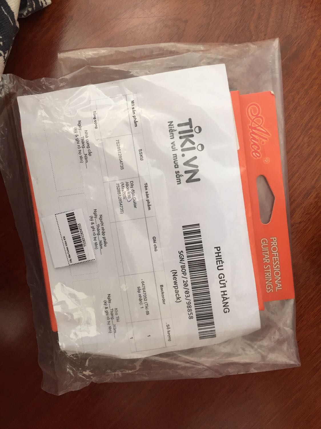 Ổn thật sự,chưa lắp nên k nxet dc j nhiều,tiền nào thì chất lượng tầm nấy thôi,hnay thử dùng alice xem sao(trc h chỉ dùng DAddario th), đúng như mô tả. Nhưng thật sự rất bất ngờ và hài lòng vì shop đóg gói,dán tem shop nhìn chu đáo. Rất ưng với cách shop bán hàng! Chúc mua may bán đắt và luôn có tâm! Dứt!