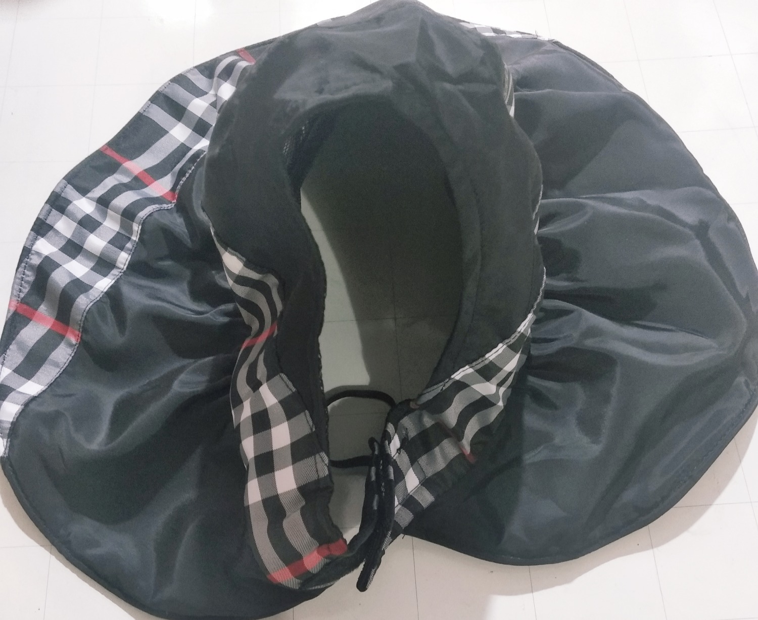 Đẹp như hình họa tiết ca rô xinh, dễ gấp gọn. Mũ nhẹ, thoáng                                .