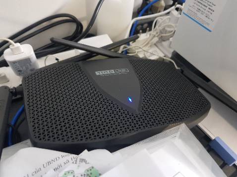 Router trông cứng cáp, khoẻ mạnh và ko quá hầm hố. Sóng sánh ổn định, độ đâm xuyên và tốc độ truy cập qua nhiều tường cản ở mức tốt