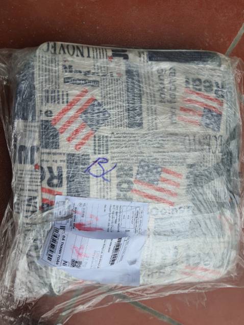 Sao shop lại chuyển cho mình sản phẩm không đúng như mô tả, đóng gói kém, chất lượng quá tệ, mới bóc ra đã xuất hiện mục nát, rách. Đề nghị đổi lại sản phẩm khác.