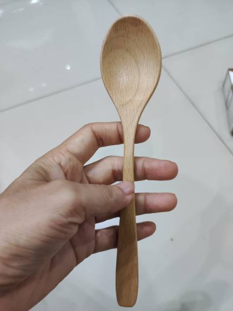 Nhìn qua tưởng nó sâu, mà mua về thì nông quá. Mình cần lòng thìa sâu hơn. Nhưng mẫu mã cũng OK tuy vẫn có chiếc bị lỗi.