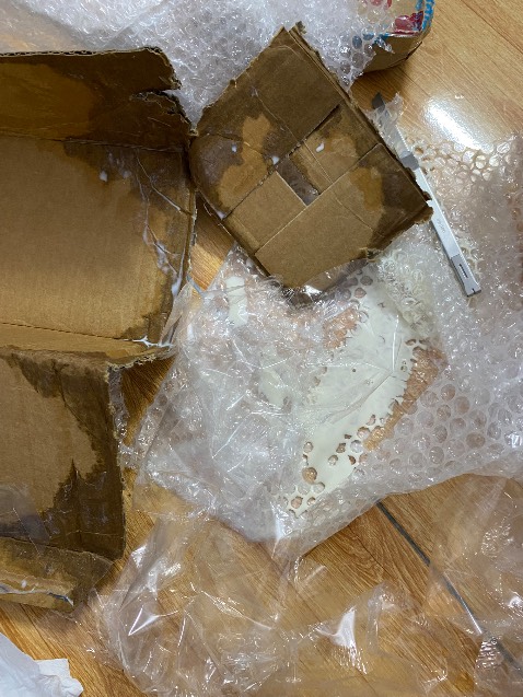 Vẫn luôn hài lòng và đặc biệt yên tâm khi mua hàng của Tiki Trading. Nhưng lần này lỗi vận chuyển sơ ý để tác động bên ngoài thùng làm rách mất một hộp sữa này. Mình nhận hàng thì thấy thùng bị ướt, may chỉ bị 1 hộp