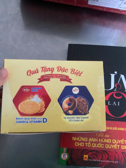 Sách xịn thơm 
Chữ rõ mực
Giao lâu nhưng chăm sóc khách hàng tốt
nhắn tin trả lời và hối hàng
có cho thêm bánh làm quà