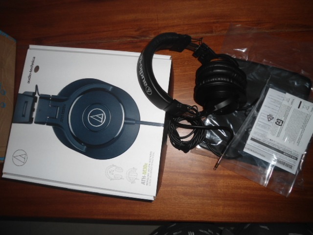 Âm thanh nghe hay, chân thật, bass vừa đủ, nghe EDM là ngất ngây. Những ai muốn nhiều bass thì chọn tai nghe khác, tai nghe này chỉ cung cấp vừa đủ bass thôi. Ngoài ra tai nghe hơi to nên đeo lâu mỏi hàm, mặt khác lại không bị nóng tai. Tiki giao hàng sớm 1 ngày, bảo quản cẩn thận.