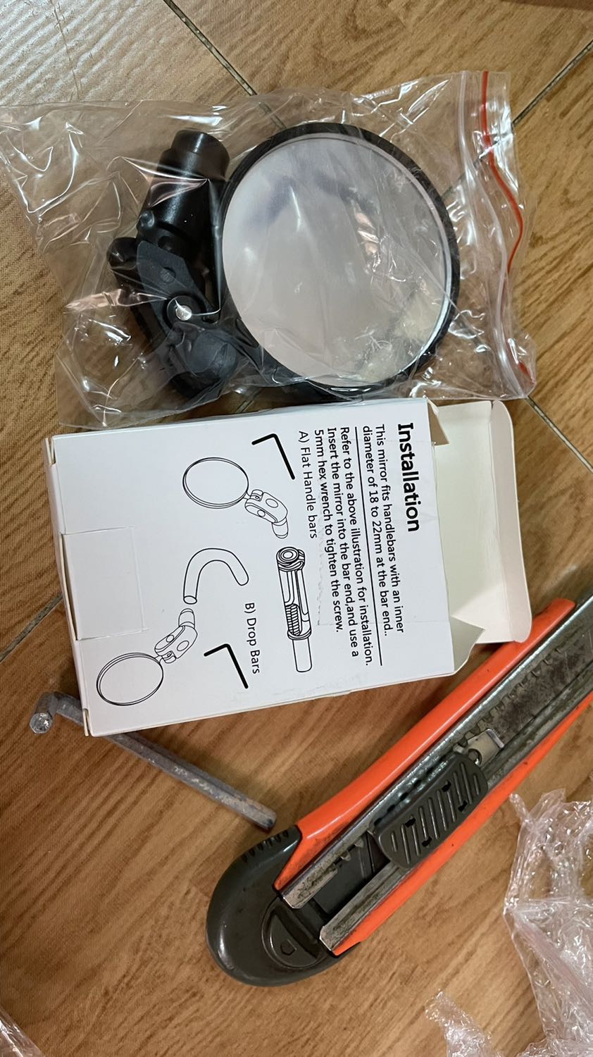 Kính sử dụng tốt hay hình phản chiều rỏ ràng, tiện xếp gọn, giá ship đến HCm cao, nên ghi rỏ số lượng kính là 1 cái chứ không phải 1 cặp trên chổ mua hàng, ghi chổ thông tin nhiều khi không để ý, nên chọn mua chỉ được 1 cái giờ mua thêm 1 câi lại mất phí ship đến 44.000 quá đắt.