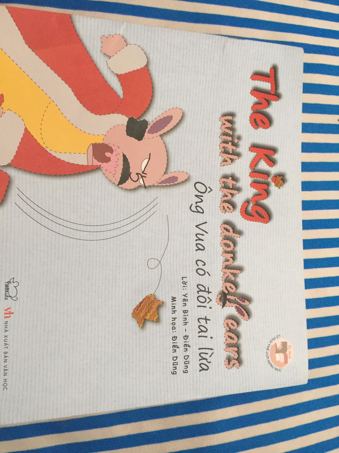 Nội dung hay bé nhà mình rất thích,hơn nửa là sách song ngữ nên có thêm vốn từ cho con,