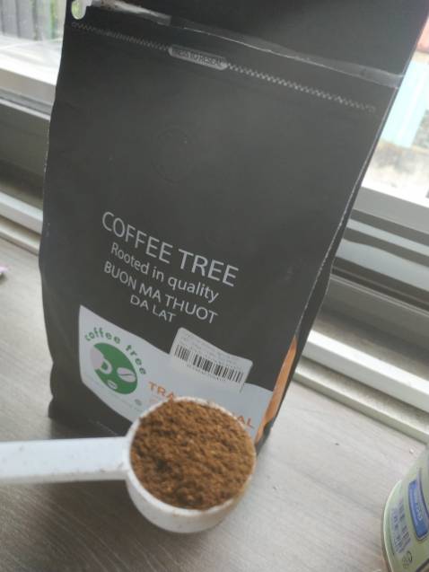 Sản phẩm ghi 100% Robusta nhưng khi sử dụng thì cafe có vị rất CHUA giống như vị của cafe Arabica. Mình uống quen vị đắng đậm nên không thể nào uống nổi loại cafe này :( Không biết là có lỗi trong quá trình đóng gói hay không chứ Robusta mình uống bên Highland Coffee thì vị khác hẳn...