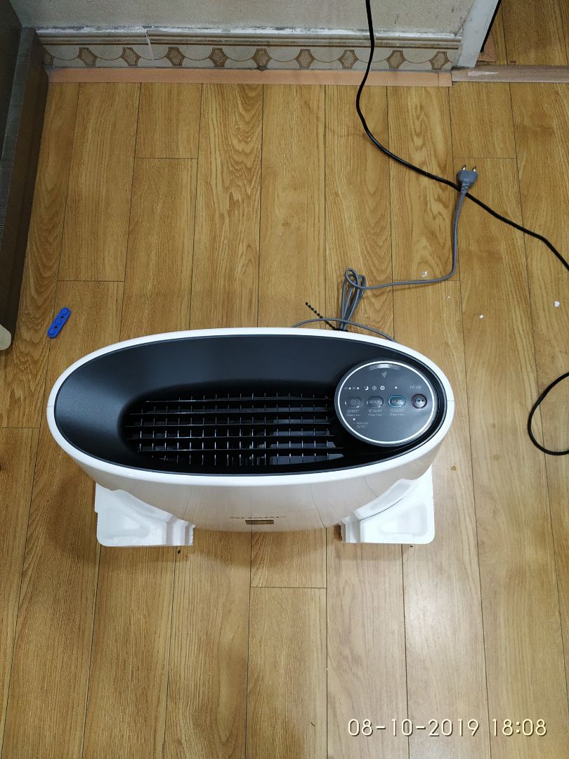 Vừa mới nhận được hàng. Tiki đóng gói hàng rất cẩn thận. Mình mới đặt hôm qua mà hôm nay đã nhận được hàng dù không đặt tikinow. Máy to và đẹp hơn mình hình dung qua ảnh. Máy chạy rất êm. Nấc cao nhất còn không to bằng nấc 1 cái quạt nhà mình. Nấc nhỏ nhất thì hầu như ko nghe thấy gì. Tác dụng lọc khí thì chưa dùng nên chưa biết, sẽ quay lại nhận xét sau khi dùng một thời gian nữa. Vừa mới nhận được hàng. Tiki đóng gói hàng rất cẩn thận. Mình mới đặt hôm qua mà hôm nay đã nhận được hàng dù không đặt tikinow. Máy to và đẹp hơn mình hình dung qua ảnh. Máy chạy rất êm. Nấc cao nhất còn không to bằng nấc 1 cái quạt nhà mình. Nấc nhỏ nhất thì hầu như ko nghe thấy gì. Tác dụng lọc khí thì chưa dùng nên chưa biết, sẽ quay lại nhận xét sau khi dùng một thời gian nữa.