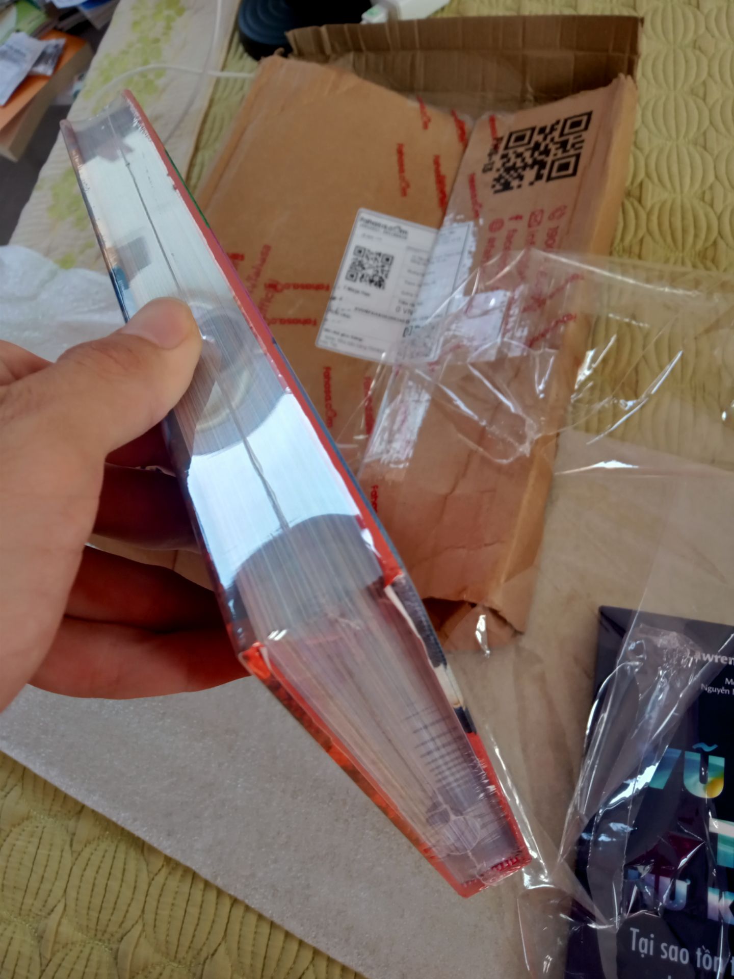 Sách mới, đẹp, bọc seal 2 lớp rất kỹ càng. Giá lại sale khá nhiều nữa. Thanks Tiki