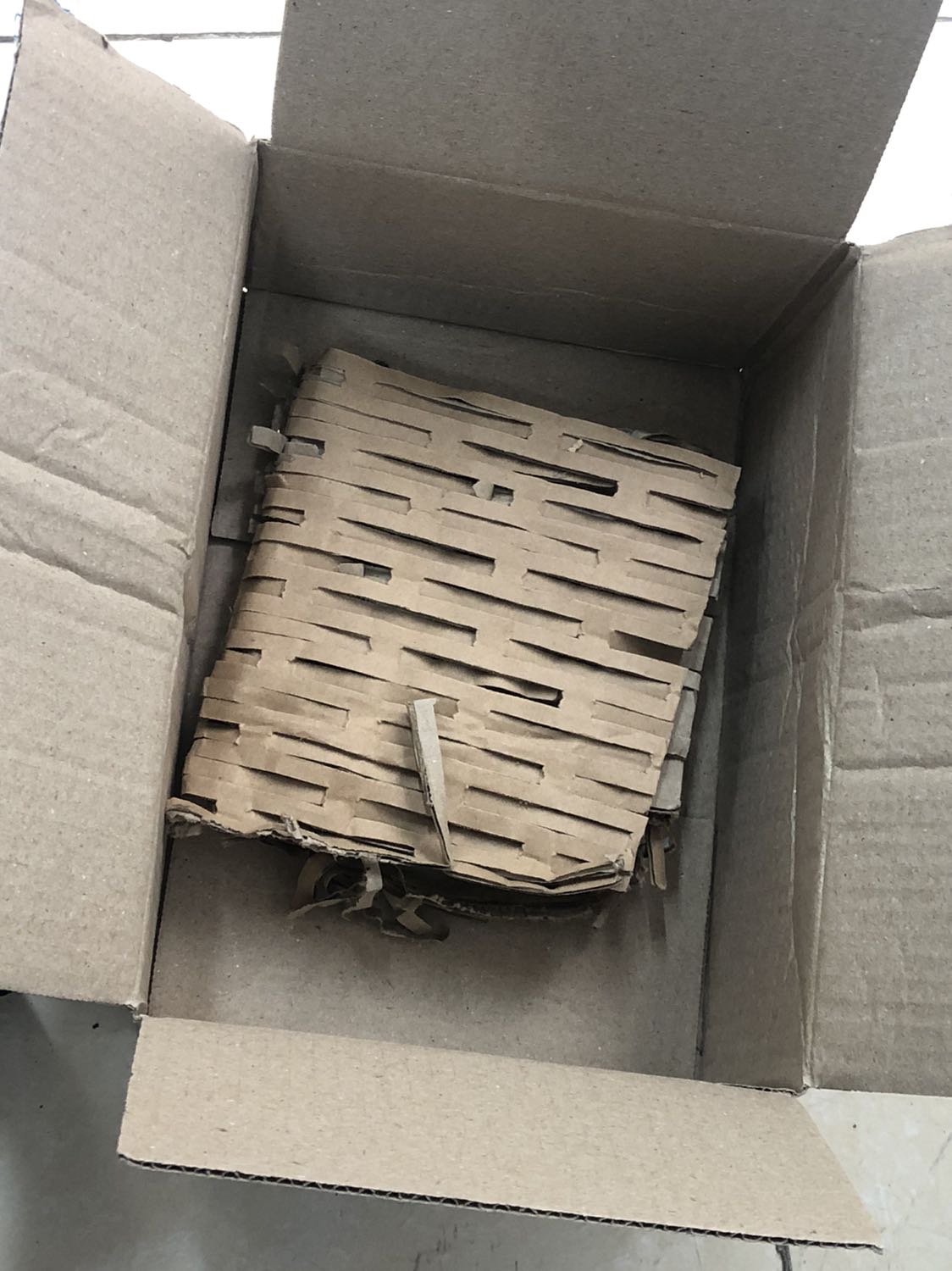 Sách giao bẩn, shop cần xem lại cách bao gói