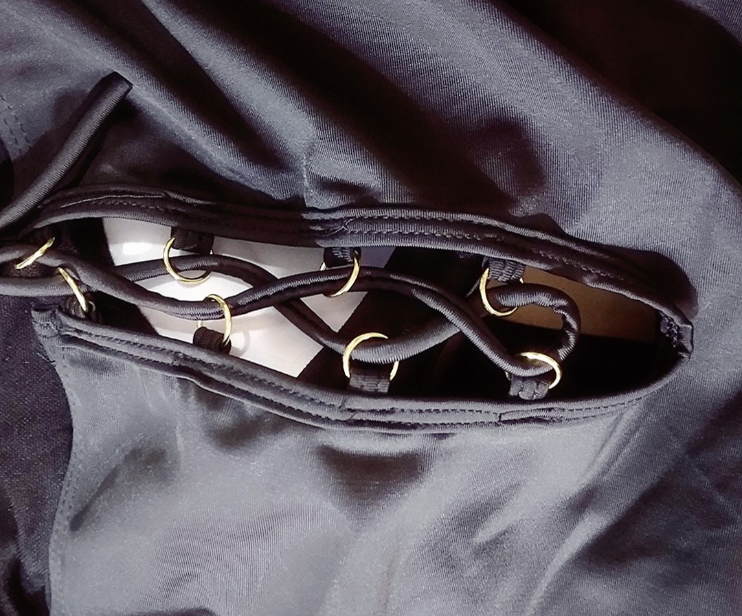 Giao hành nhanh, sản phẩm đẹp.- Chất liệu tốt, thun lạnh, bền. - 3 mảnh, màu sắc và họa tiết y hình. - Cân nặng đúng như tiki mô tả, mình bụng thon nên mặc auto đẹp ạ ;) . Cám ơn TIKI nhé, sẽ ủng hộ dài dài.