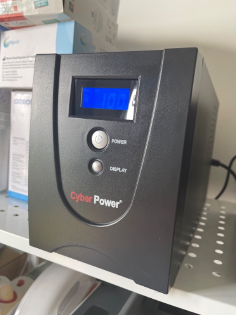 Dễ lắp đặt, khá là nặng, lúc đang sạc khá nóng nên để chỗ thoáng. Sạc đầy thì mát. Pin cũng khá lâu, tuy nhiên do dùng wifi cà NAS nên trụ được gần 2 tiếng.