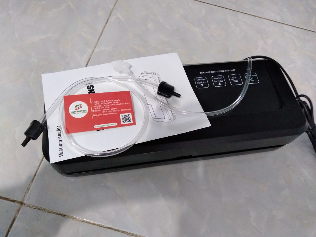 Mình mở hộp ra thì thấy cả trên bao bì và sản phẩm không có in logo thương hiệu. Mình tìm mãi mới thấy chữ Shineye xanh lá, nhỏ tí ở mặt dưới sản phẩm. Chẳng biết sản phẩm này như thế nào, rồi cả chẳng thấy nguôn gốc xuất xứ gì hết. Mọi người mua sản phẩm này xem kĩ trước khi nhận hàng nha.