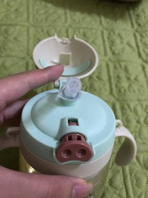 Giao hàng siêu nhanh , đặt 1 hôm đã nhận dc hàng, bình xinh ,giá lại rẻ , lần sau sẽ ủng hộ shop típ 👏👏👏