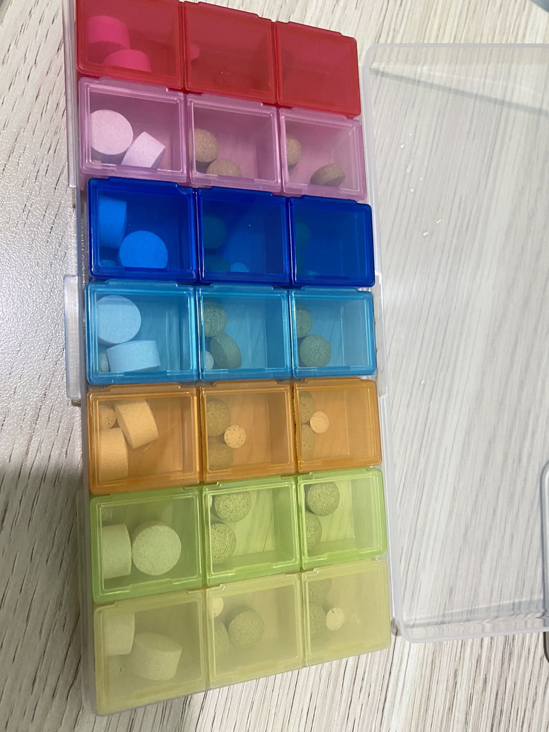 Nhìn xinh xắn gọn gàng, tiện lợi.