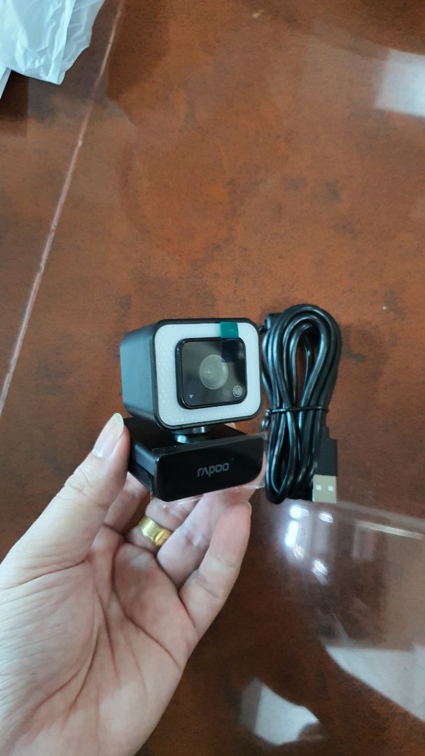 giao nhanh. mẫu mã đẹp. chắc tay. cắm vào nhận ngay. bắt hình tốt. có hỗ trợ đèn cũng là lạ.