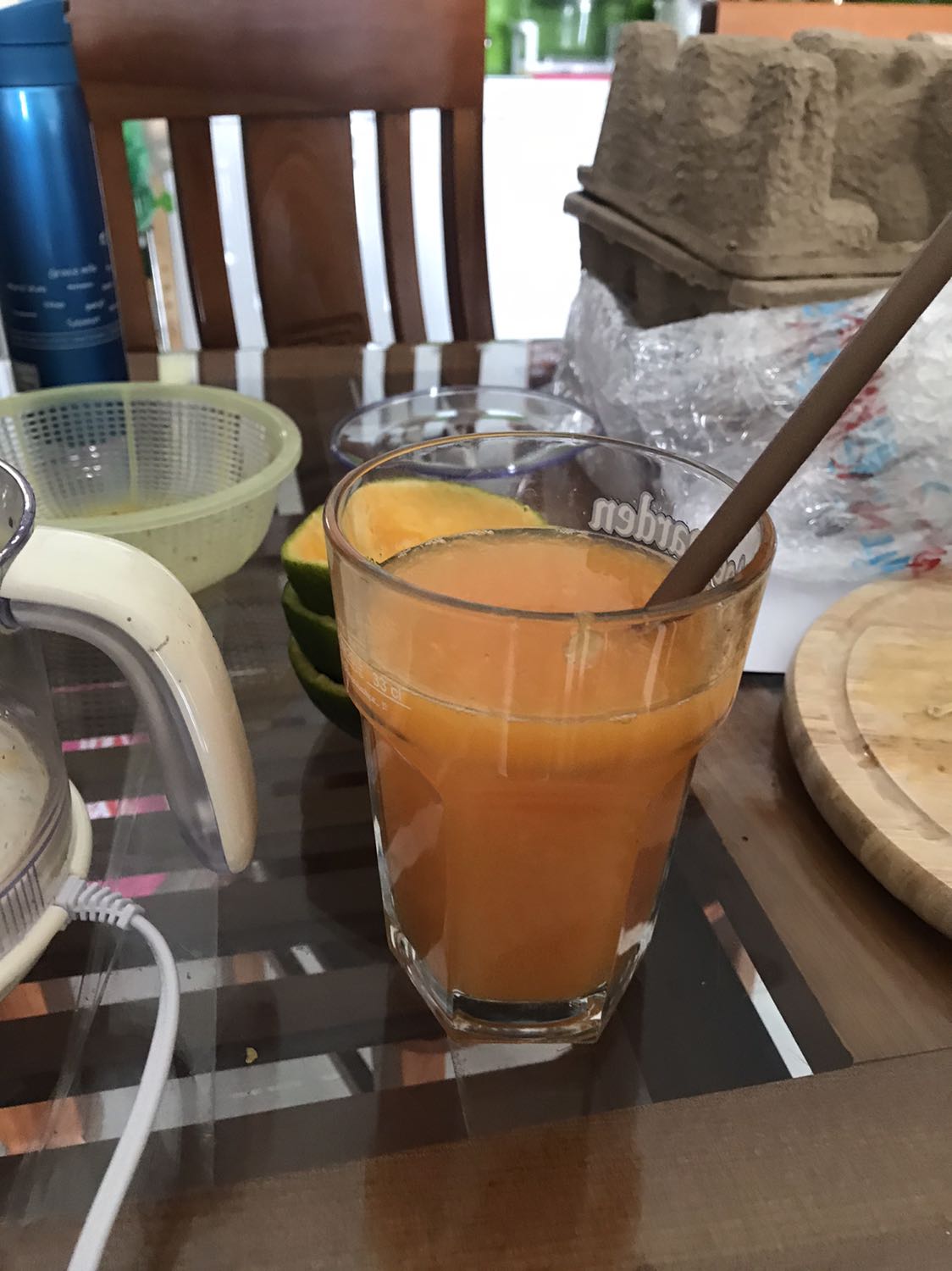 Giao hàng rất nhanh , máy đẹp , vắt rất tốt và nhanh , dễ dàng vệ sinh , rất đáng tiền