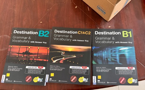 Sách dày dặn, keo dán gọn gàng, màu sắc nét rõ ràng,  đóng gói cẩn thận, guao hàng nhanh. Sẽ ủng gọi thêm