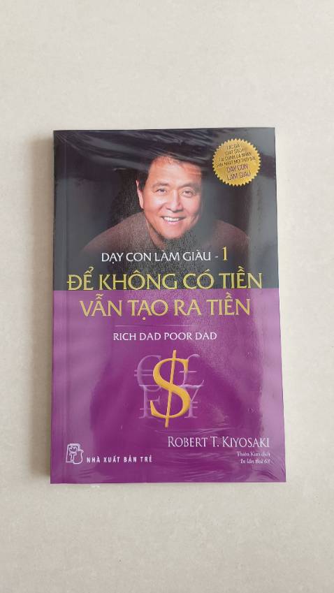 bộ sách Dạy Con Làm Giàu đã nổi tiếng từ lâu,nay mình mới mua từng cuốn để đọc nếu thích hợp rồi mới mua tiếp Mặc dù biết mua nguyên bộ sẽ rẻ hơn,tập 1 mỏng dính,Nếu chuyên tâm đọc chắc hết trong vòng 5 ngày trở lại