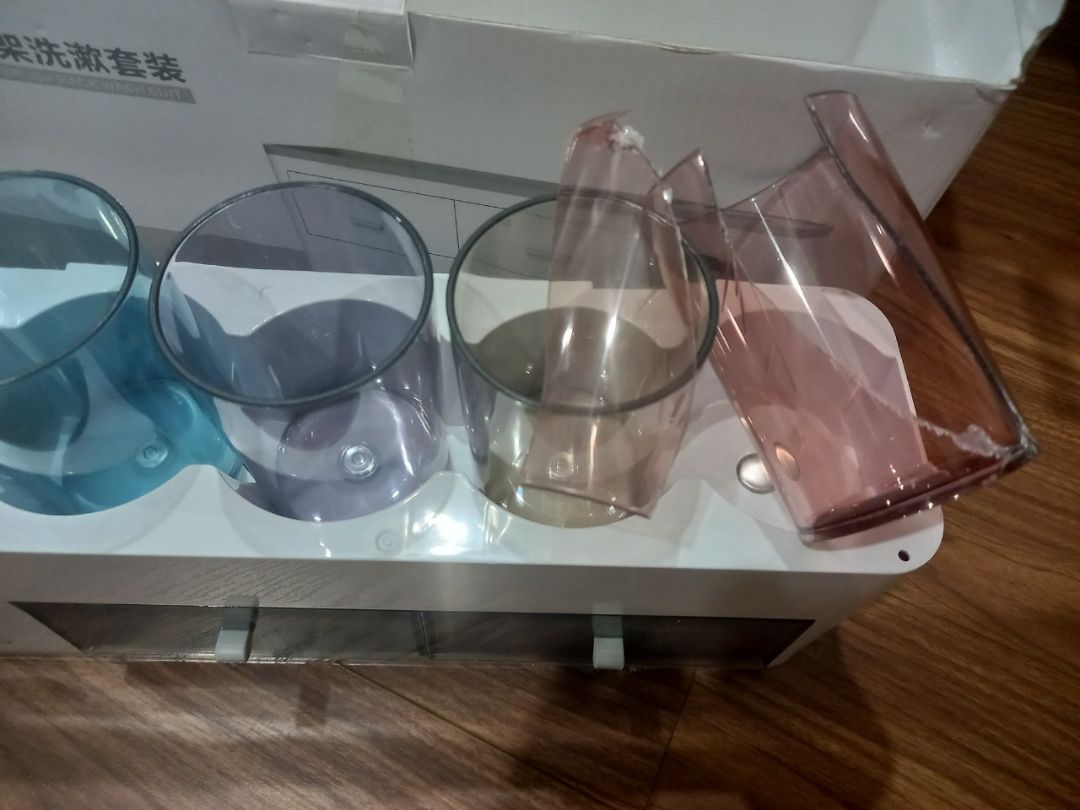 Chất lượng tương đối hài lòng. Nhưng thật vọng khi nhận hàng hộp không bị bẹp méo gì  bên ngoài vậy mà mở bên trong bị vỡ 1 cốc shop vẫn giao hàng là sao. Háo hức nhận hàng xong lại thất vọng vô cùng