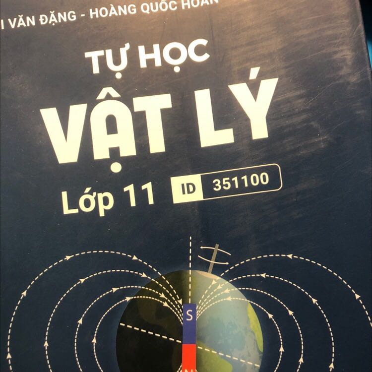 Sách dày và chất giấy siêu thích, nội dung thì siêu chất lượng :))) Nhưng điểm trừ cực lớn là sách không có bọc nên bám bụi và trông cũ, và cả bị móp vài cạnh nữa ( do hộp đóng gói hơi to so với sách và trong quá trình vận chuyển có va đập ). Giá như sách được bọc kĩ càng thì tuyệt biết mấy :((
