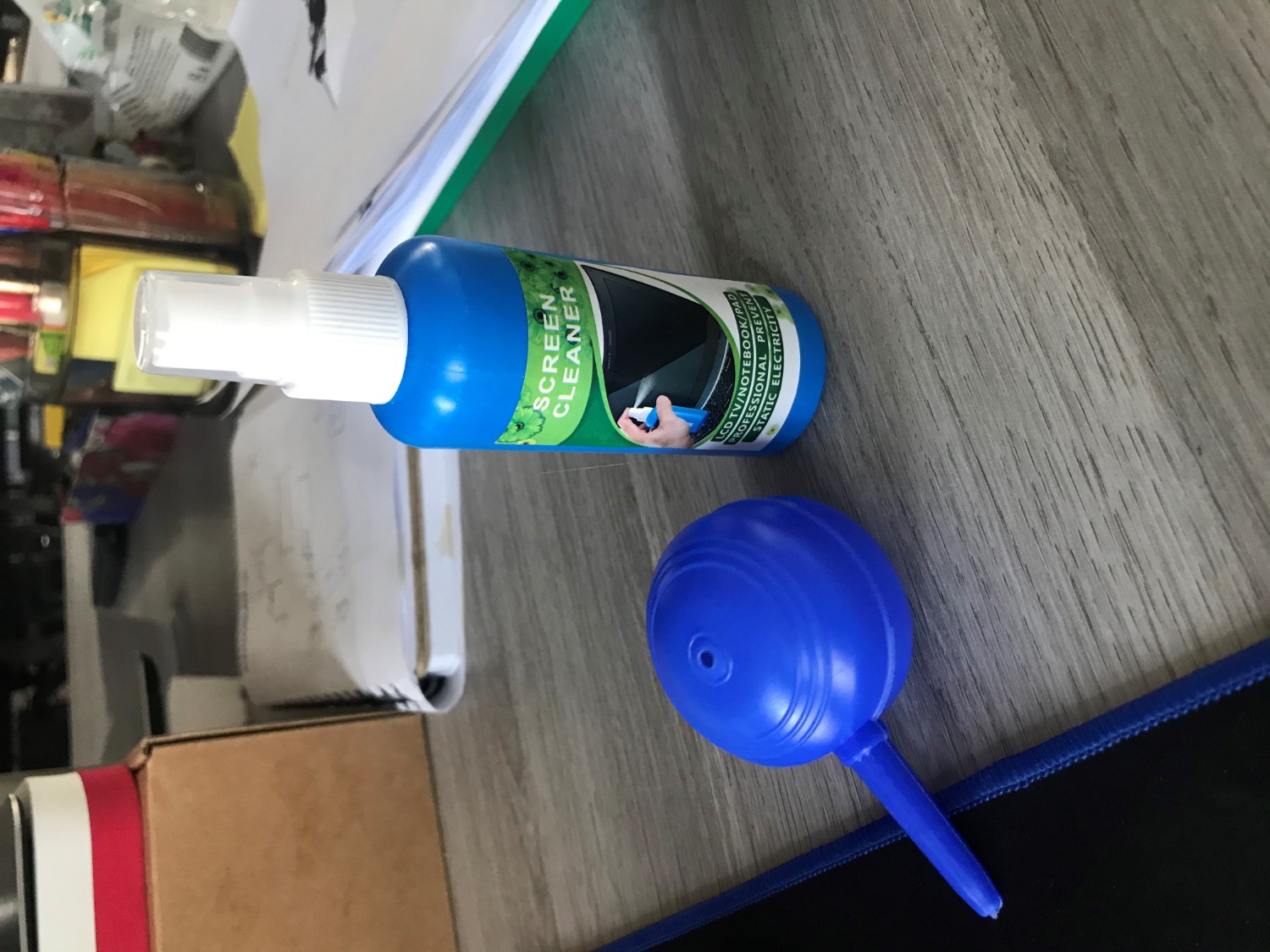 Bộ Vệ Sinh Máy Tính King Master (4 Món) - Hàng Chính Hãng
- Giá cả hợp lý
- Chất lượng ổn
- Giao hàng rất nhanh
- Dung dịch vệ sinh màn hình rất tốt