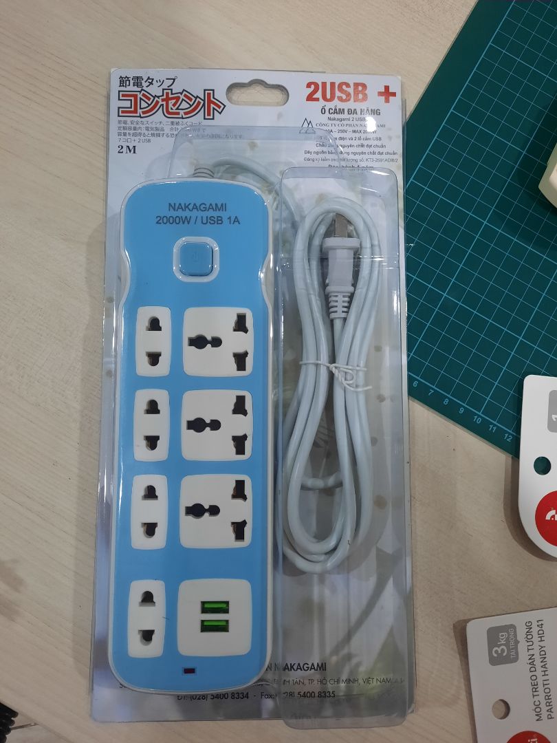 giao nhanh, đóng gói rất cẩn thận, tưởng gói hộp bự chứ ổ điện bình thường, thấy m.n cmt nói ổ bự cũng nghĩ k bự lắm, lúc khui ra hết hồn bự thiệt, cầm nặng tay luôn, ổ đẹp nhiều chỗ để cắm nhưng dây hơi ngắn