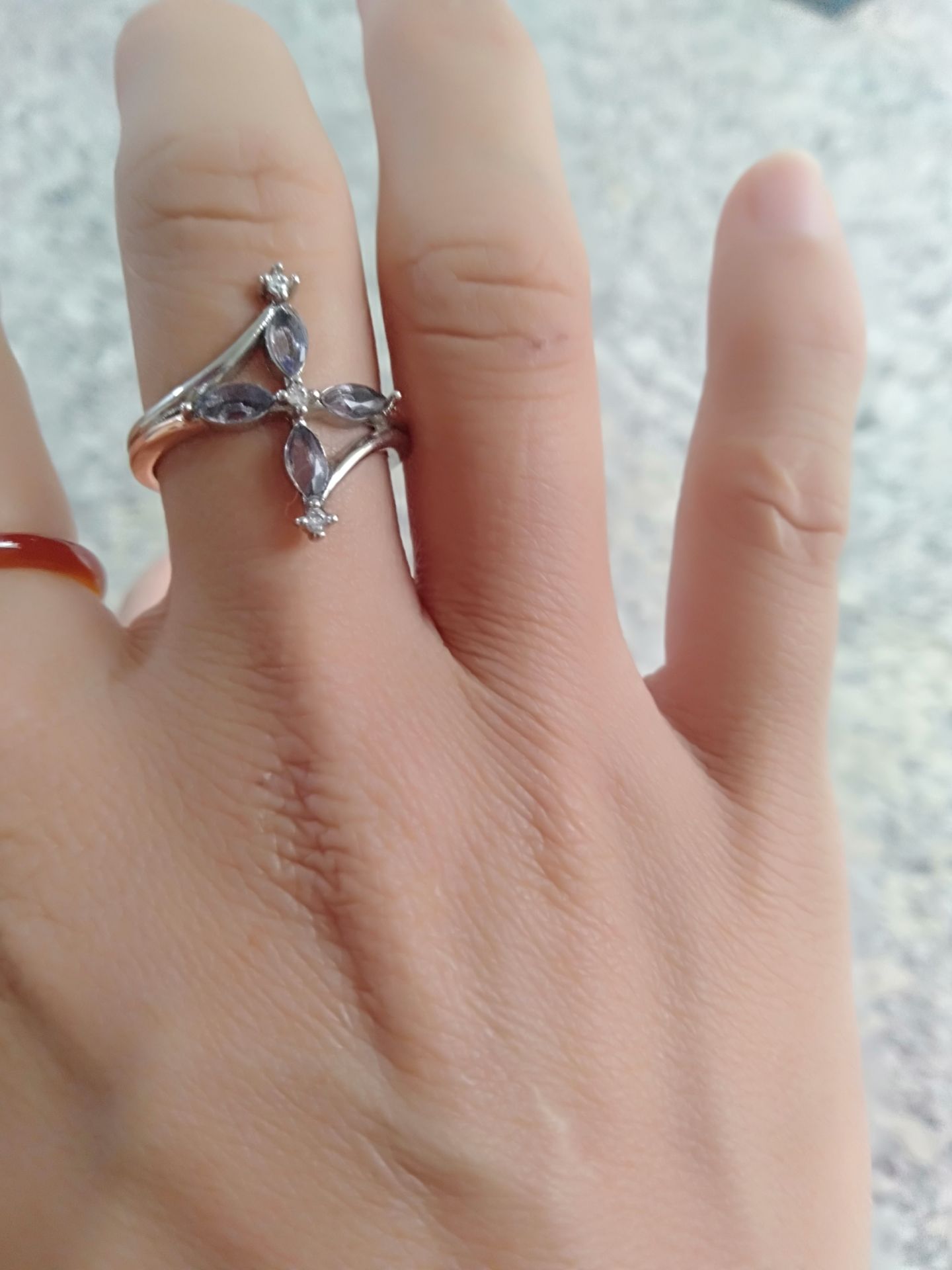 rất đẹp. có cái hơi chinh zale chút xíu