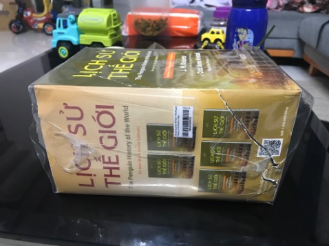 Thất vọng với đơn hàng này, bao gói sách xấu, không cẩn thận, không chèn xốp, hộp đựng sách bị hỏng và rách. Rất khác so với những đơn mình đã mua từ tiki