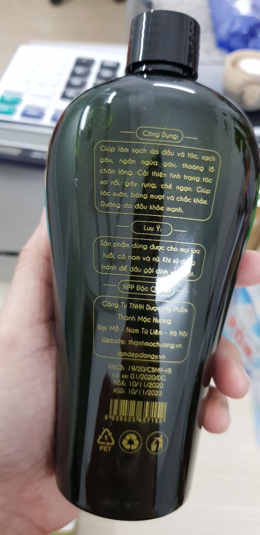 mở nắp ra dầu gội thơm mùi thảo dược ?
đọc review thấy dầu gội sử dụng ok nên mua dùng thử.
mong là có kết quả như mong đợi.