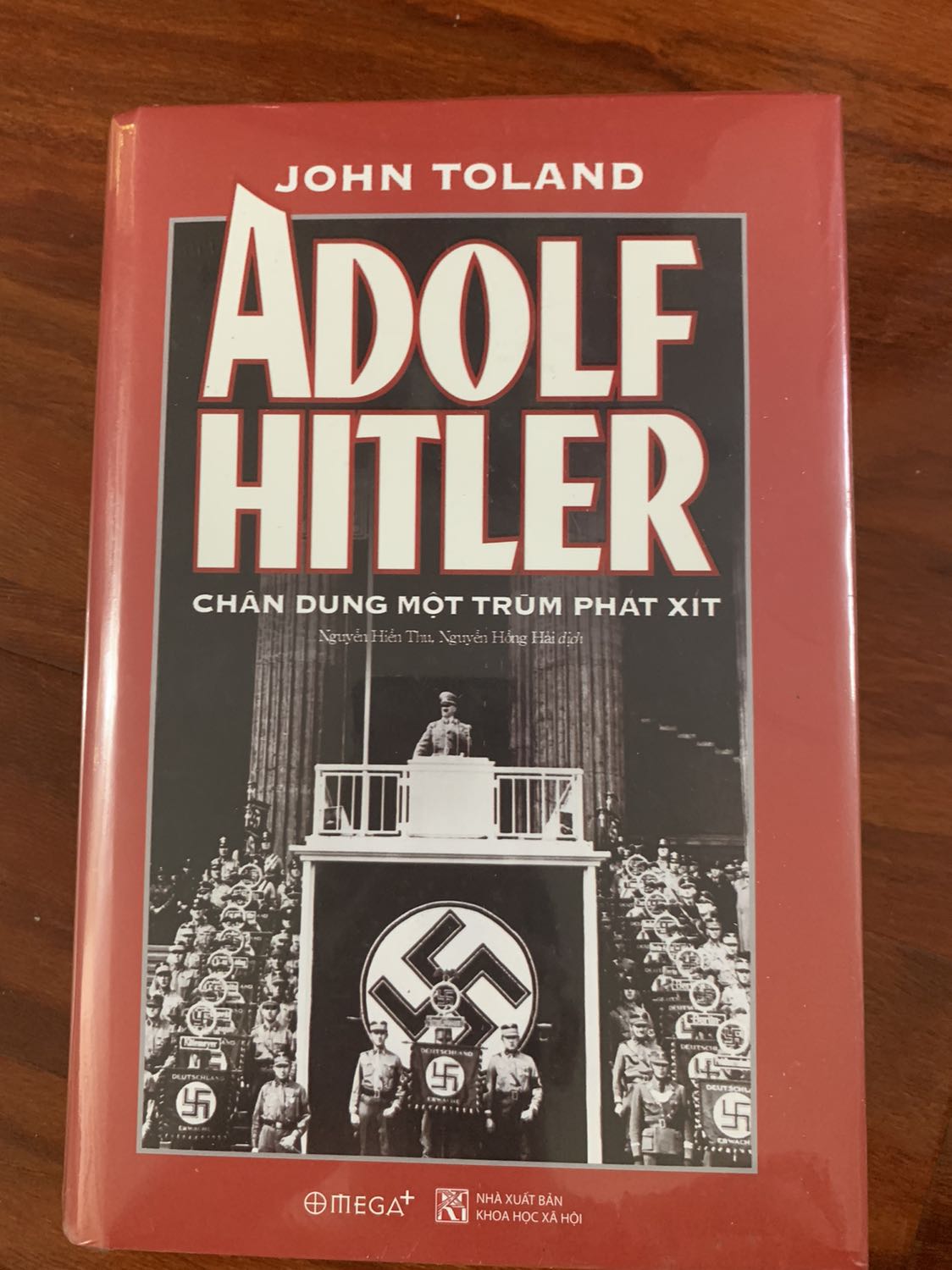 Tiki giao hàng nhanh. Sách được bọc rất kỹ, có cả miếng đệm. Nội dung thì khỏi bàn, một trong những cuốn sách hay nhất viết về WWII mà :3