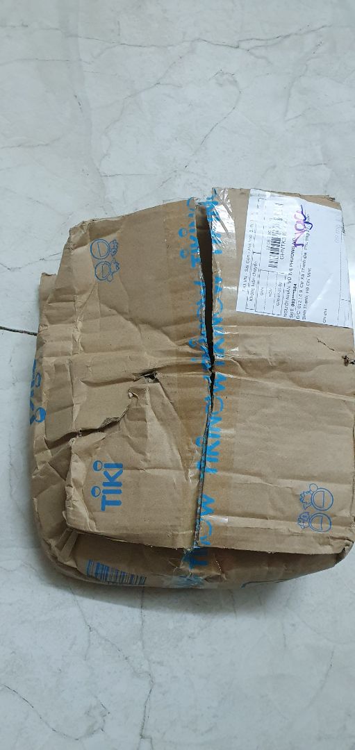 Về sản phẩm mình chưa ăn nên không đánh giá. Mình chỉ đánh giá về đóng gói, vận chuyển thôi. Rất thông cảm với các shipper và tiki khi giao hàng mùa dịch, nhưng hy vọng có thể nhẹ nhàng hơn vì gói hàng dúm dó, bầm dập, bên trong là túi đồ thực phẩm, mạnh tay quá lỡ bục túi là xong luôn. Xin cảm ơn.