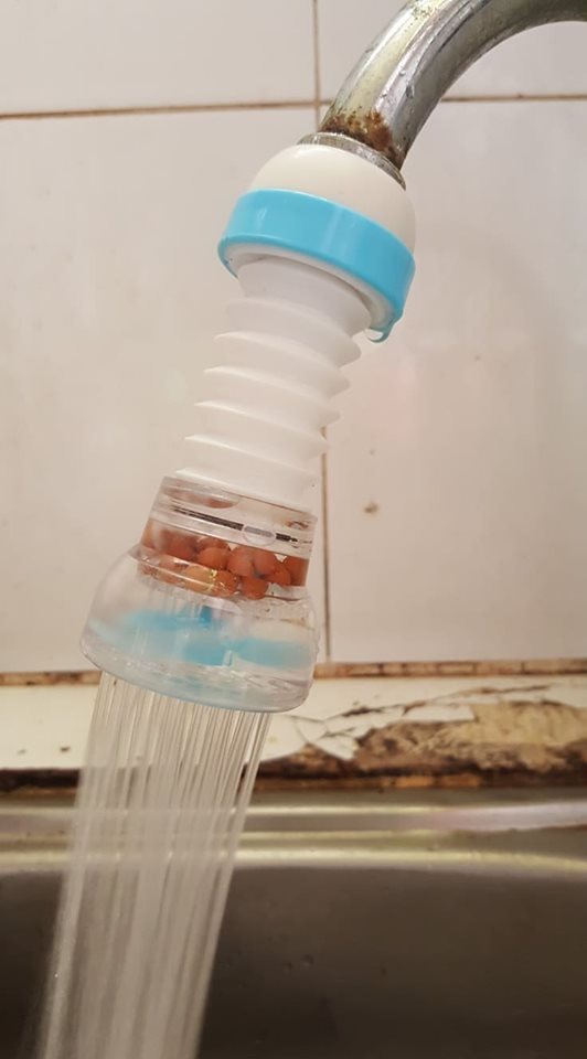 Đã mua và dùng thử, rất ổn cho vòi nước nhà mình. Nước không bắn tung tóe nữa và quan trọng là nhìn cũng rất chi là dễ thương.
Tụi nhỏ nhà mình chạy ra chạy vào ngó miết