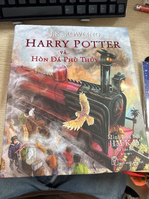 Quá là tuyệt vờiiiiii, tập 1 có hình ảnh về rồng đen Na Uy, không biết tập 4 còn đẹp như nào nữa luôn. Tiki bọc sách kĩ càng, mới toanh ngon nghẻ. Mình còn săn đc giá oke nữa