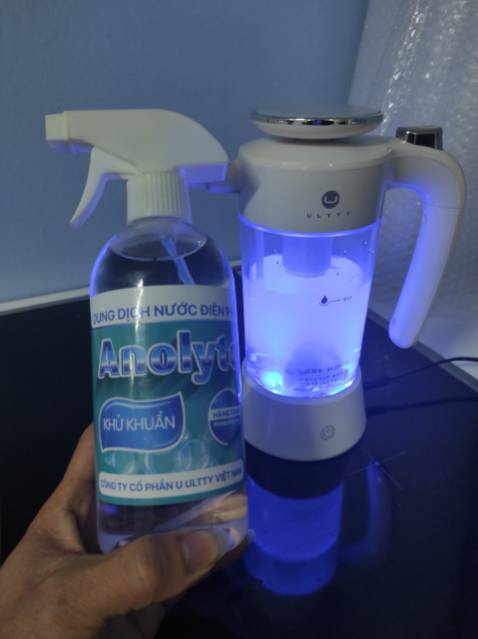 Thấy đứa bạn ở Nhật dùng bình này thích quá mà đặt mua về thì đắt. May quá thấy tiki bán giá tốt nên phải đặt mua ngay. Thực sự dùng rất thích mọi người ạ, đặc biệt với nhà có trẻ em. Dùng sát trùng, rửa rau, ngâm chân trị hôi chân, ngăn ngừa da liễu, tay chân miệng cho trẻ em... Ngày nào nhà mình cũng dùng nên thấy rất xứng đáng với đồng tiền bỏ ra ^^