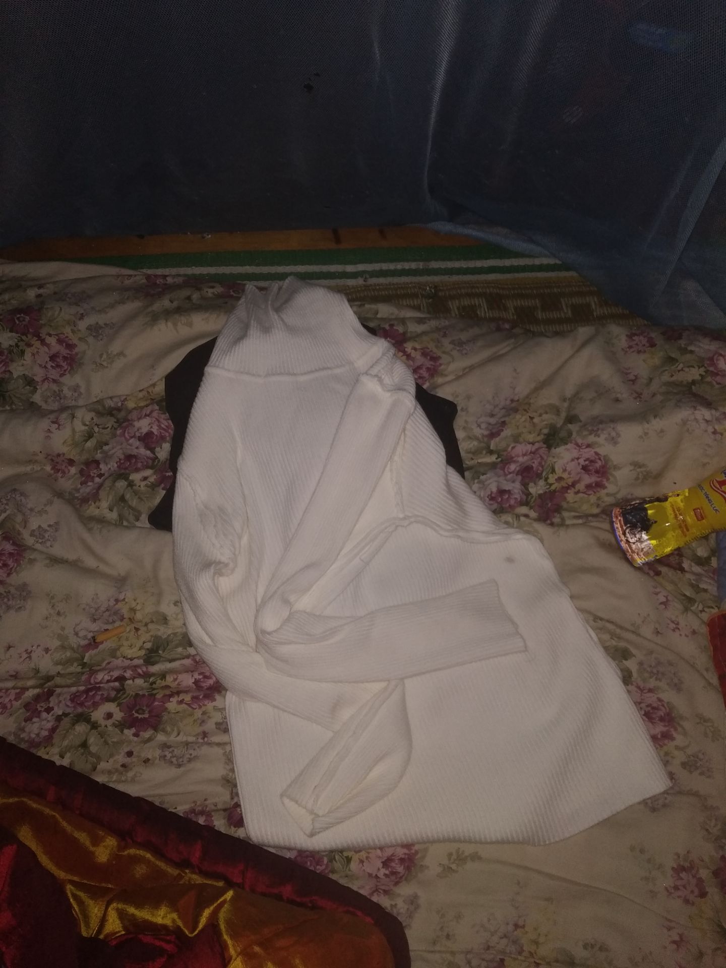 áo đẹp. nhưng hình như shop bán hàng lỗi size cho tất cả m.n trên tiki. tôi mua áo trên mạng rất nhiều và chọn đúng size đều ok nhưng riêng tiki tôi quá thất vọng vì gửi cho tôi cái áo quá nhỏ. k thể nào mặc đc. nhỏ hơn cả size m áo đẹp. nhưng hình như shop bán hàng lỗi size cho tất cả m.n trên tiki. tôi mua áo trên mạng rất nhiều và chọn đúng size đều ok nhưng riêng tiki tôi quá thất vọng vì gửi cho tôi cái áo quá nhỏ. k thể nào mặc đc. nhỏ hơn cả size m