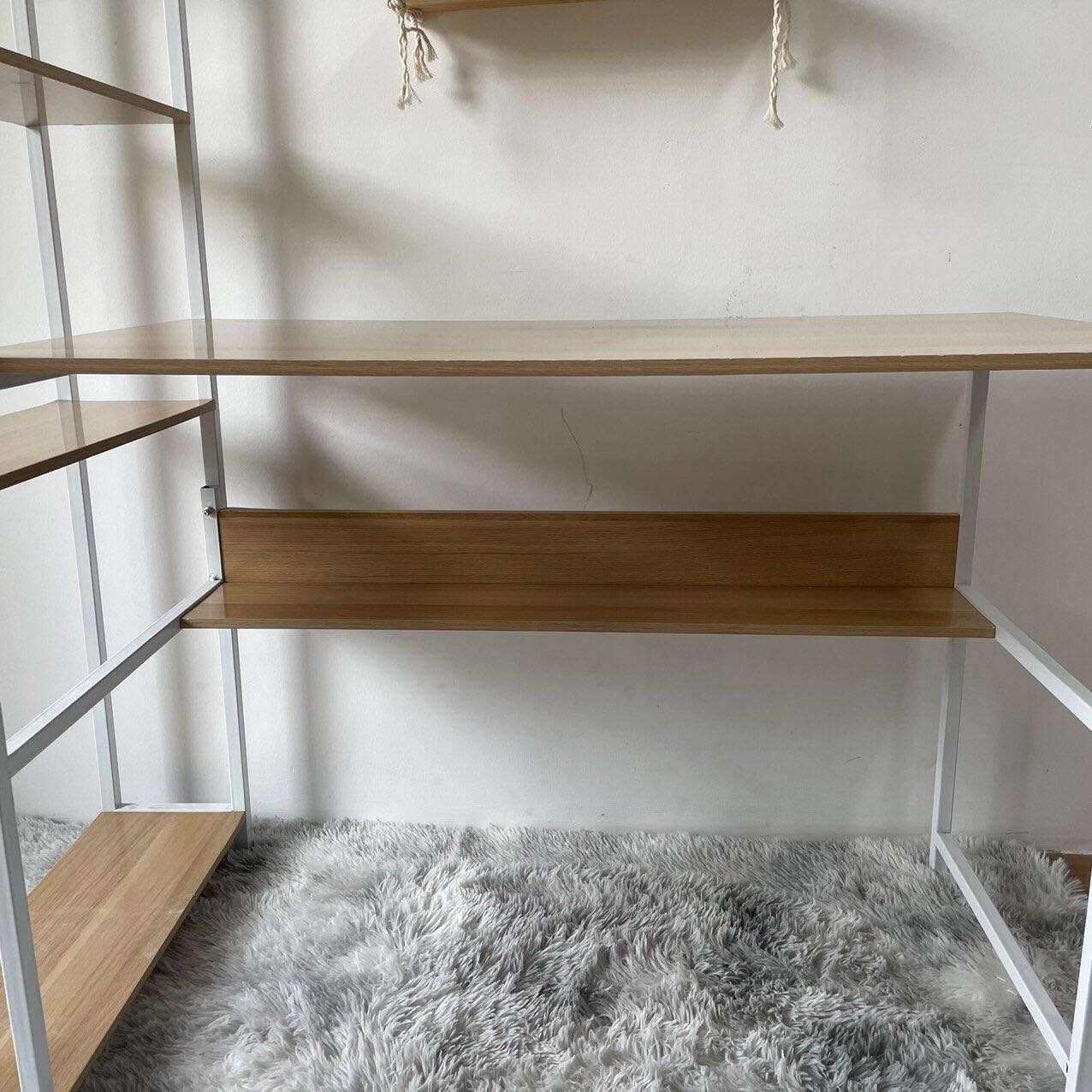 Bàn ổn, lắp hơi phức tạp nhưng shop gửi video hướng dẫn lắp nên ok rồi. Giao cũng nhanh, tạm thời để đồ lên thấy chắc chắn, chưa có vấn đề gì