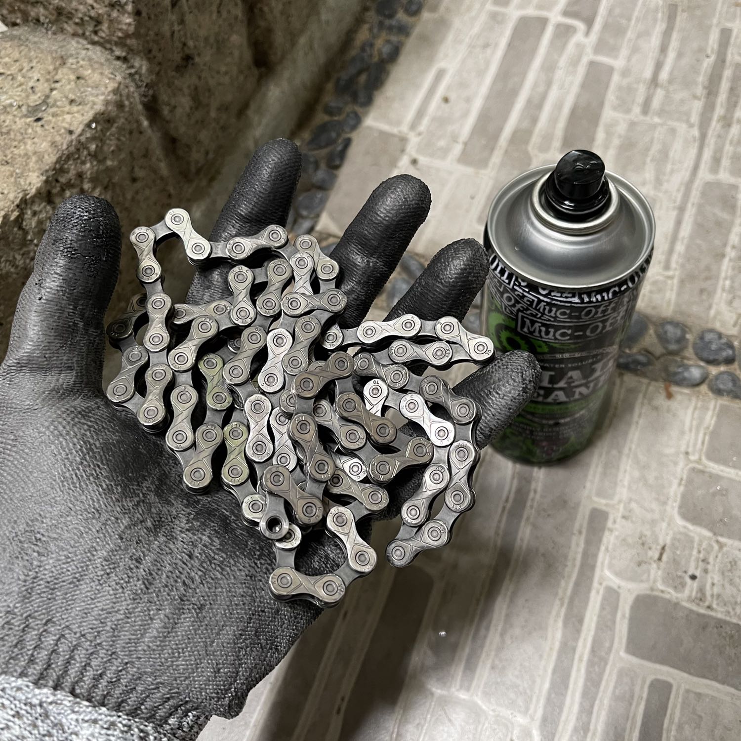 Sản phẩm sử dụng rất rất tốt, tẩy bay chất bẩn bám trên sên và líp. Mình vô cùng hài lòng về sản phẩm này.