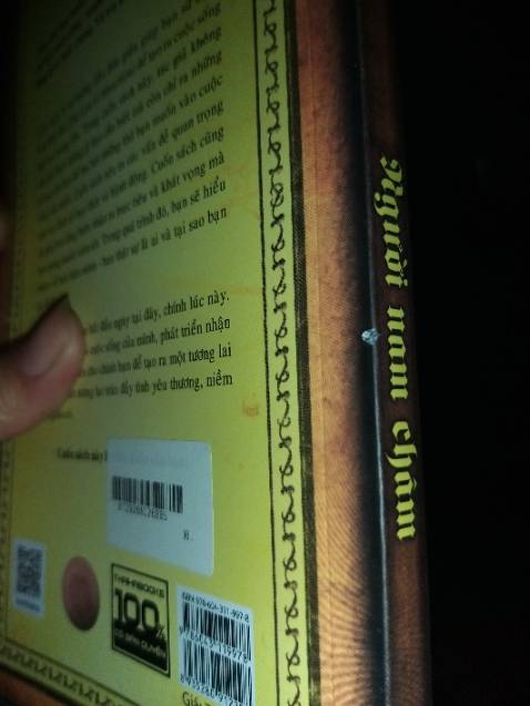 Hôp giấy bị móp và vì sách không có màng bọc nên sách bị trầy buồn lắm luôn mỗi cuốn sách mình cưng như trứng mà về bóc ra vậy hơi buồn ạ