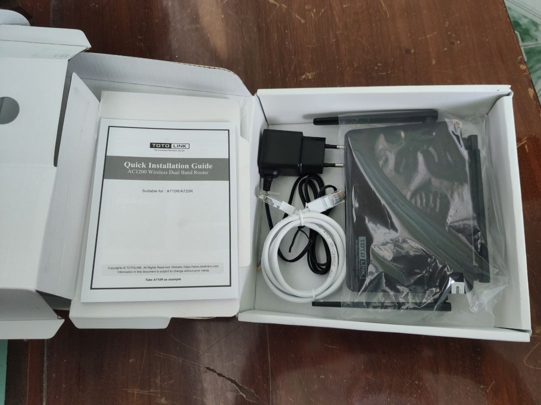 Giao hàng nhanh, sản phẩm tốt (cách 20m vẫn bắt song khoẻ trên băng tần 5GHz), dễ cài đặt, sử dụng
Chỉ không hiểu tem bảo hành mà lại dán lên seal thì như kiểu nhà bán hàng muốn đánh đố người dùng làm s mở sản phẩm mà k làm rách seal v