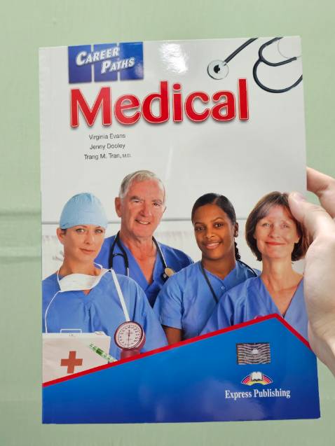 Cuốn sách tuyệt vời cho ai yêu thích Medical English. Hi vọng cửa hàng có nhiều đầu sách hay như vậy. Great job!