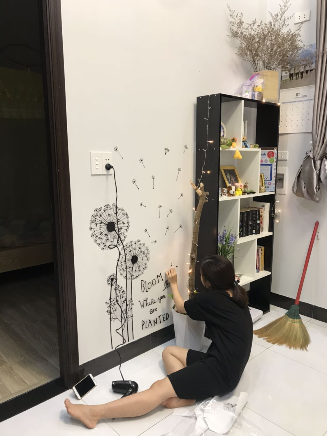 Lớp decal hơi mỏng dễ bong, hình dễ thương